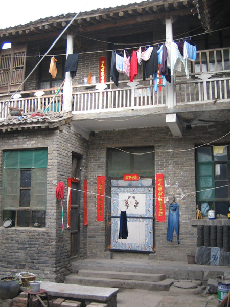 inn of eight happinesses, courtyard