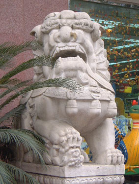 Guardian lion in Chengdu (female)