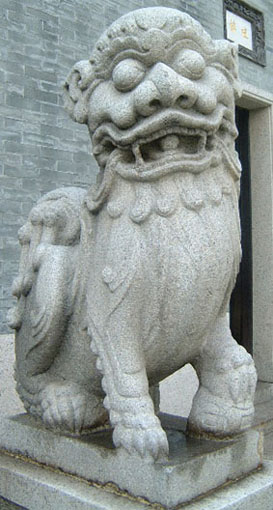 Guardian lion in Zumiao (female)