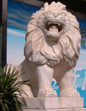 Western-influenced stone lion in Haikou (male) - diagonal view