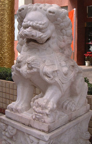 Guardian lion in Haikou (female)