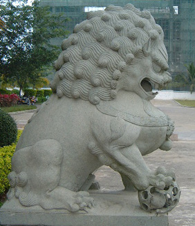 Guardian lion in Qionghai (male) - side view