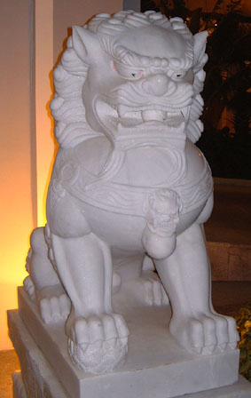 Guardian lion in Sanya (male) - diagonal view