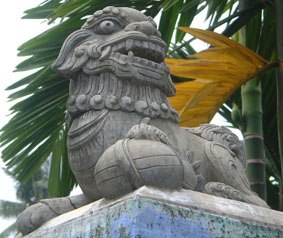 Guardian lion in Hue, Vietnam (male)