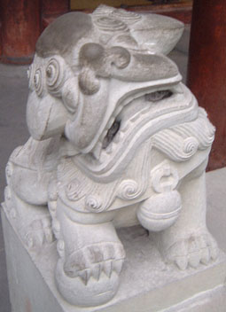 Guardian lion in Wuhouci (male)