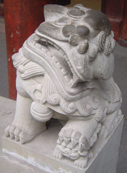 Guardian lion in Wuhouci (female)