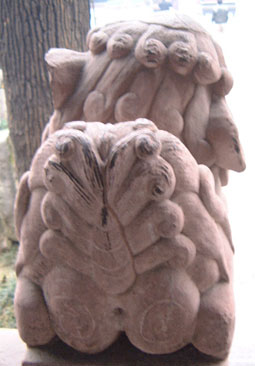 Guardian lion in Wuhouci (male) - rear view