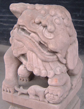 Guardian lion in Wuhouci (female) - diagonal view