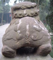 Guardian lion in Wuhouci (female) - rear view