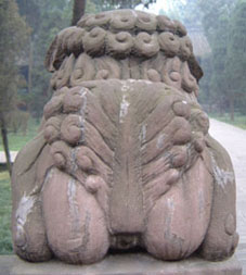 Guardian lion in Wuhouci (male) - rear view