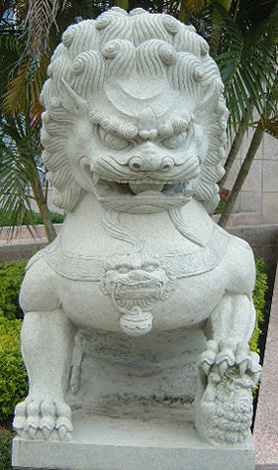 Stone lion in Qionghai (female) - frontal view