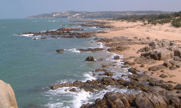 A view across Zhongjiao, towards Dajiao